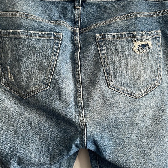Torrid Denim Button Fly Distressed Raw Hem Crop Jeans Womens 16S - Picture 4 of 8